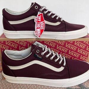 Vans Men’s Old Skool
Cordura Port Royale/Marsh
VN0A4BW2DOQ
Sneakers